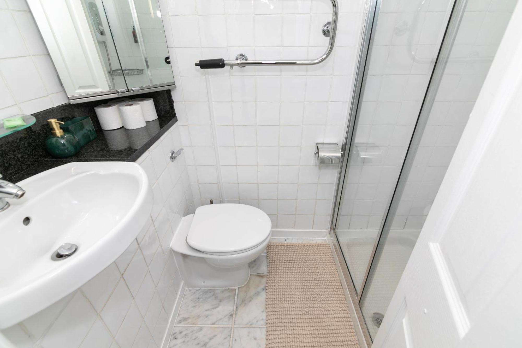 Modern Flat 5 Min To Holland Park! Apartament Londra