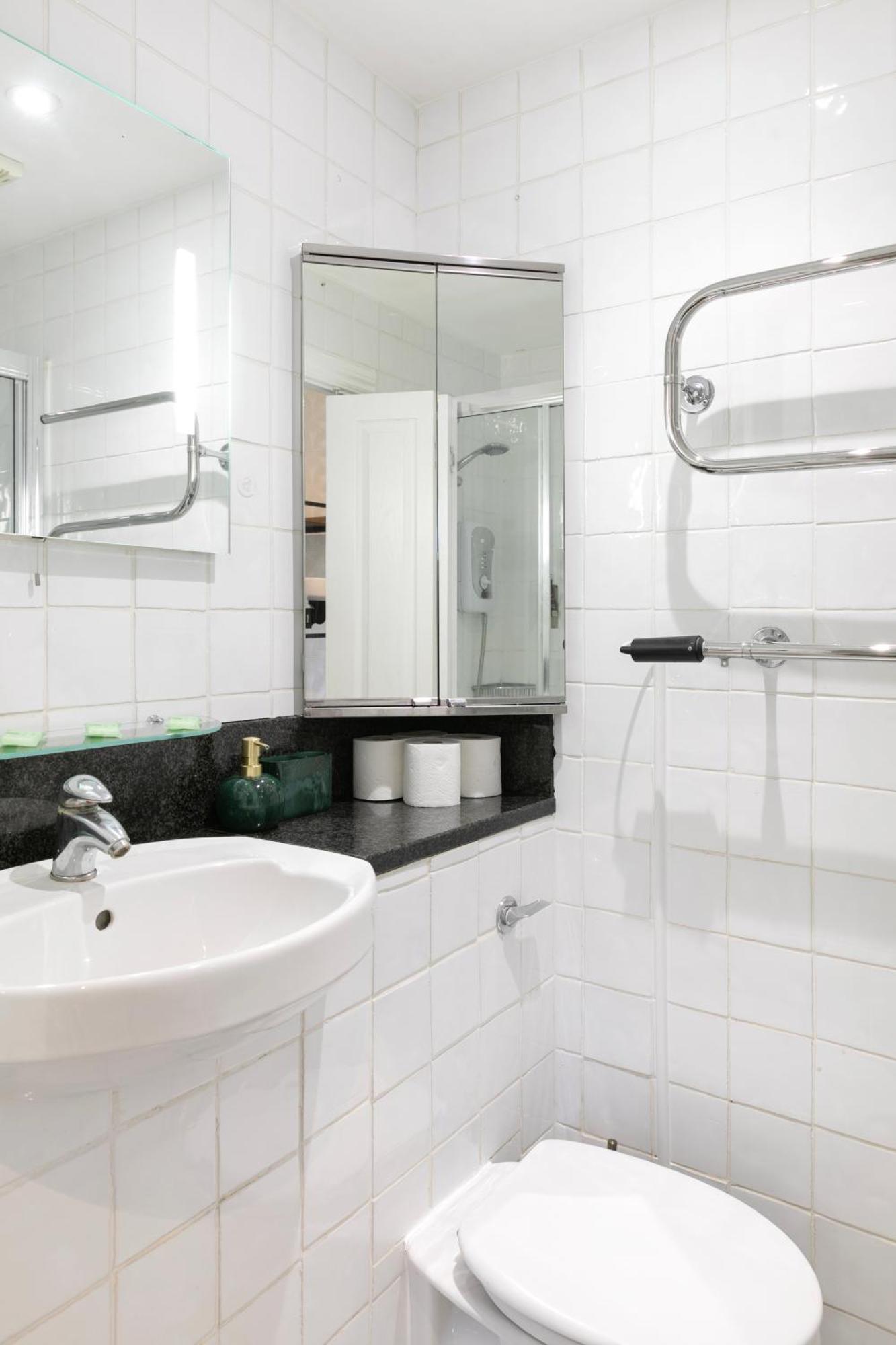 Apartment Cosy Flat 5 Min From Holland Park Station!